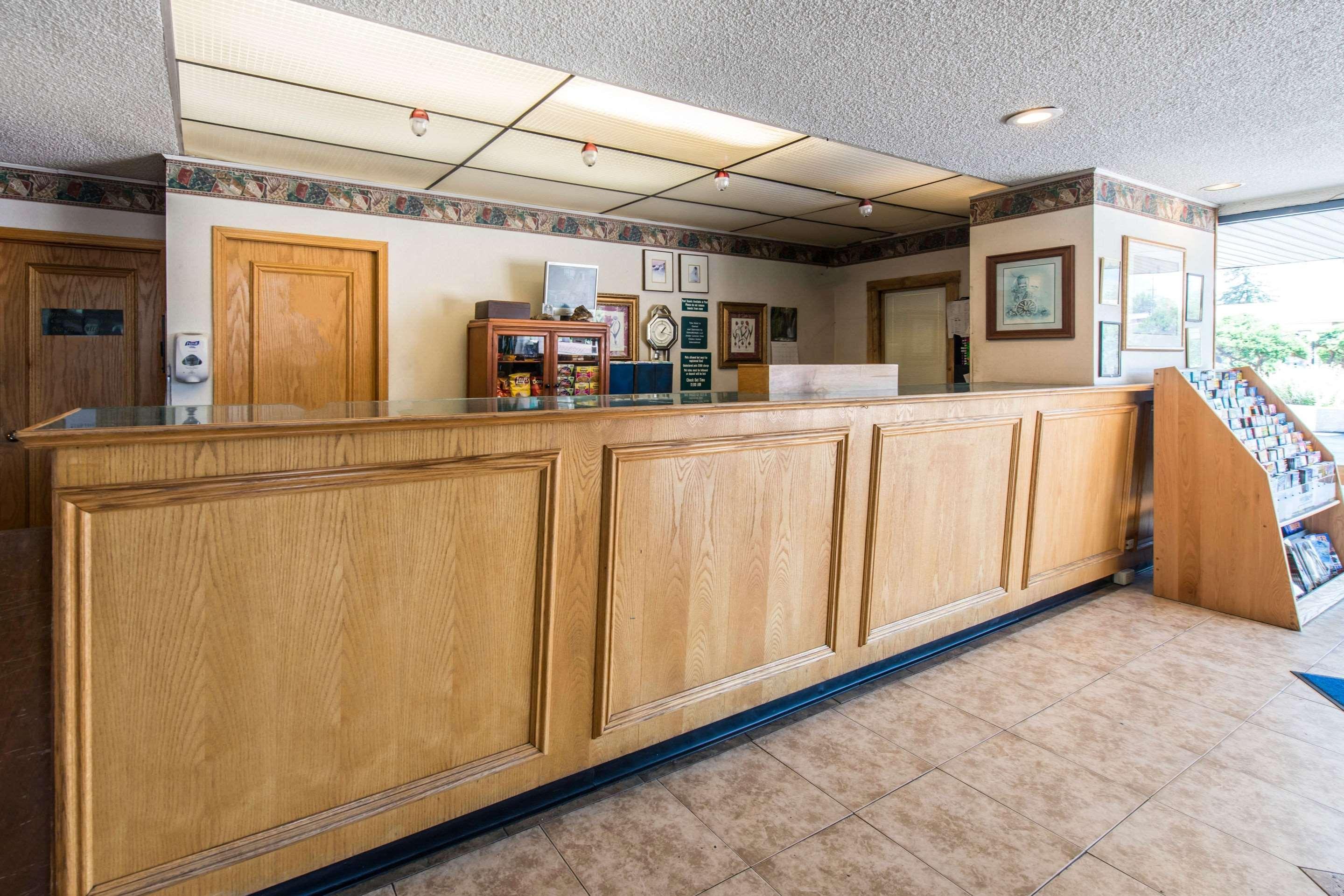 Rodeway Inn & Suites Colorado Springs Exterior photo